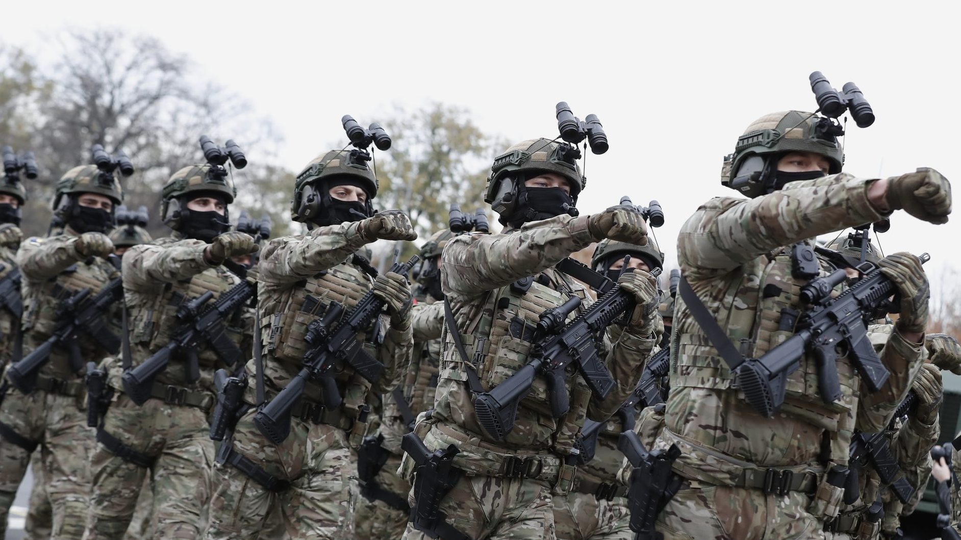 Armata României are mai mulți civili decât militari care să intre în tranșee. Ce trebuie să facă noul ministru al Apărării ca să facem față unui război cu Rusia, preconizat de NATO pentru 2030