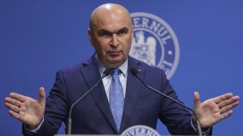 Cade Guvernul Bolojan? Moțiunea de cenzură depusă de AUR va fi dezbătută mâine în Parlament. Care sunt scenariile posibile