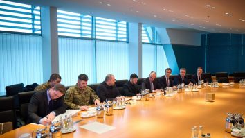 Negocierile SUA-Ucraina de la Berlin s-au încheiat. Zelenski ar fi respins propunerea SUA de a crea o zonă economică liberă în Donbas: „Retragerea unilaterală a trupelor ar fi o capitulare”