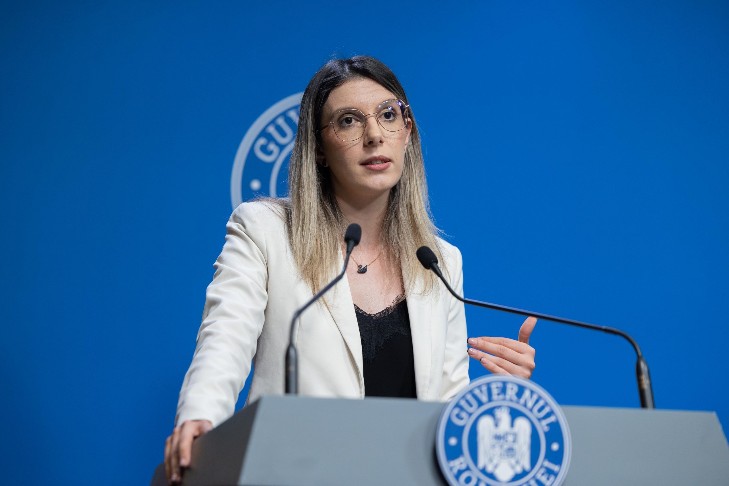 Diana Buzoianu spune că nu va demisiona. Ministra Mediului a mers într-o vizită surpriză la barajul de la Paltinu. Buzoianu spune că ia în calcul desființarea ESZ Prahova