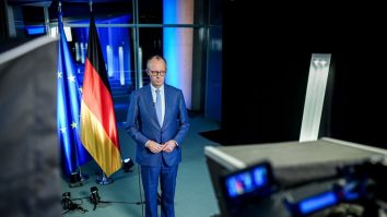 Cancelarul german Friedrich Merz avertizează, în primul său discurs de Anul Nou, că Putin plănuiește să atace Europa, în timp ce SUA se îndepărtează de continentul european: „Trebuie să ne apărăm pe cont propriu. 2026 ar putea marca un nou început”
