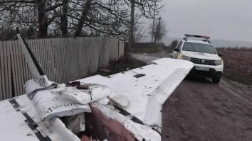 Poliția din Moldova a recuperat o dronă militară dezmembrată de doi localnici din Pepeni