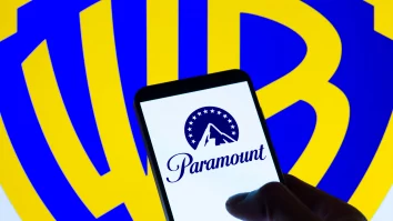 Paramount revine în forță în cursa pentru Warner Bros, după ce Larry Ellison garantează personal 40,4 miliarde de dolari. Investitorii WB se declară deschiși la o ofertă superioară celei Netflix