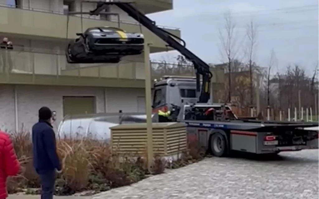 Această imagine are atributul alt gol; numele fișierului este macara-1024x640.webp