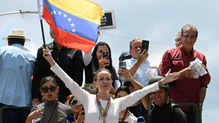 Institutul Nobel a anulat conferința de presă cu Maria Corina Machado, laureata Premiului Nobel pentru Pace, care ar fi trebuit să aibă loc înainte de ceremonia de decernare. Lidera opoziției din Venezuela se ascunde de peste 1 an și nu poate călători din cauza lui Maduro