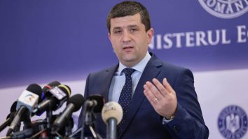 USR propune miniștri noi: Radu Miruță devine noul ministru al Apărării, după demisia lui Moșteanu. Irineu Darău devine noul Ministru al Economiei, în locul lui Miruță