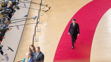 De la politica newtoniană la cea cuantică