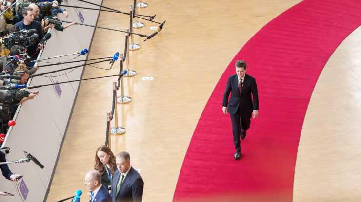 De la politica newtoniană la cea cuantică