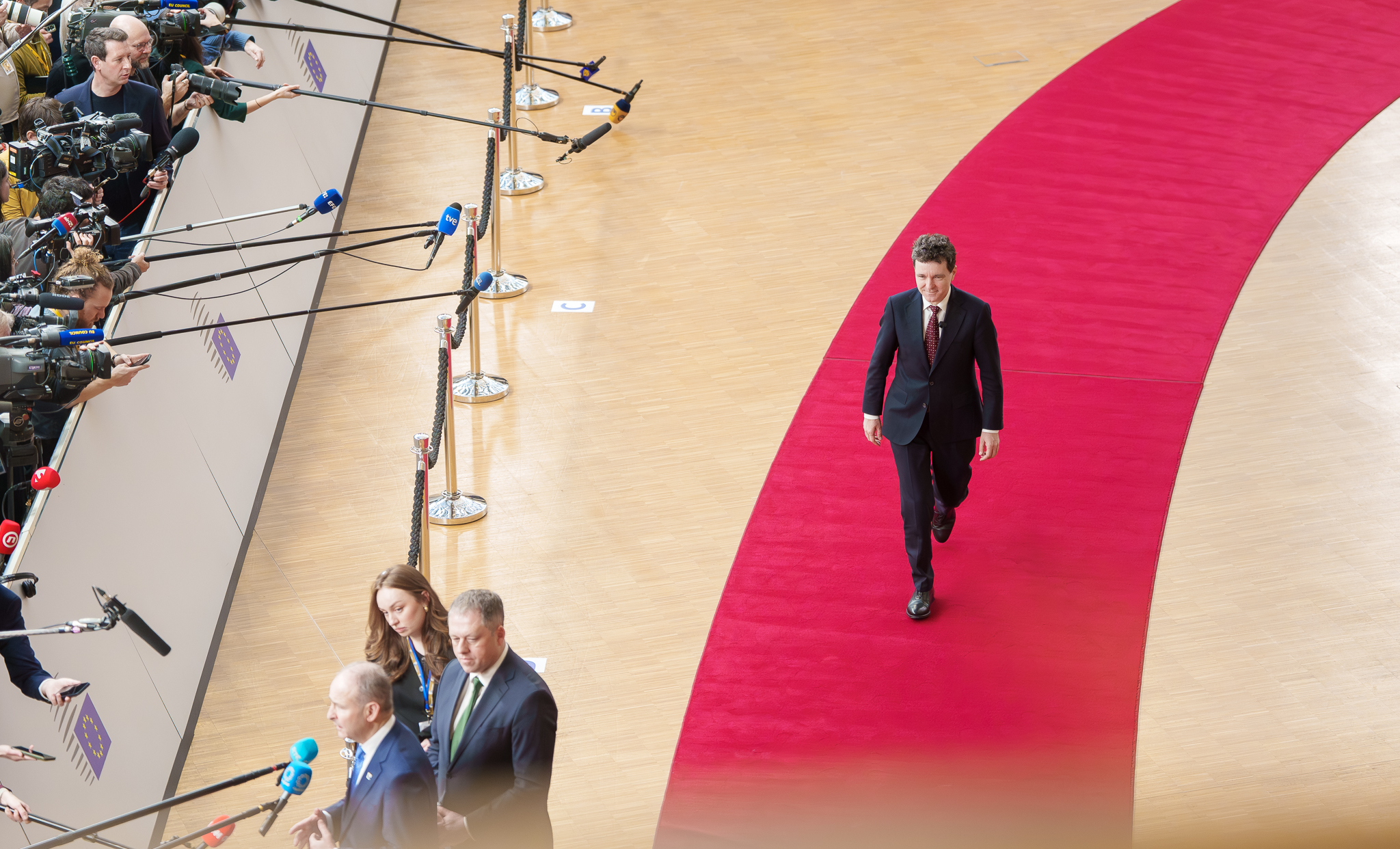 De la politica newtoniană la cea cuantică