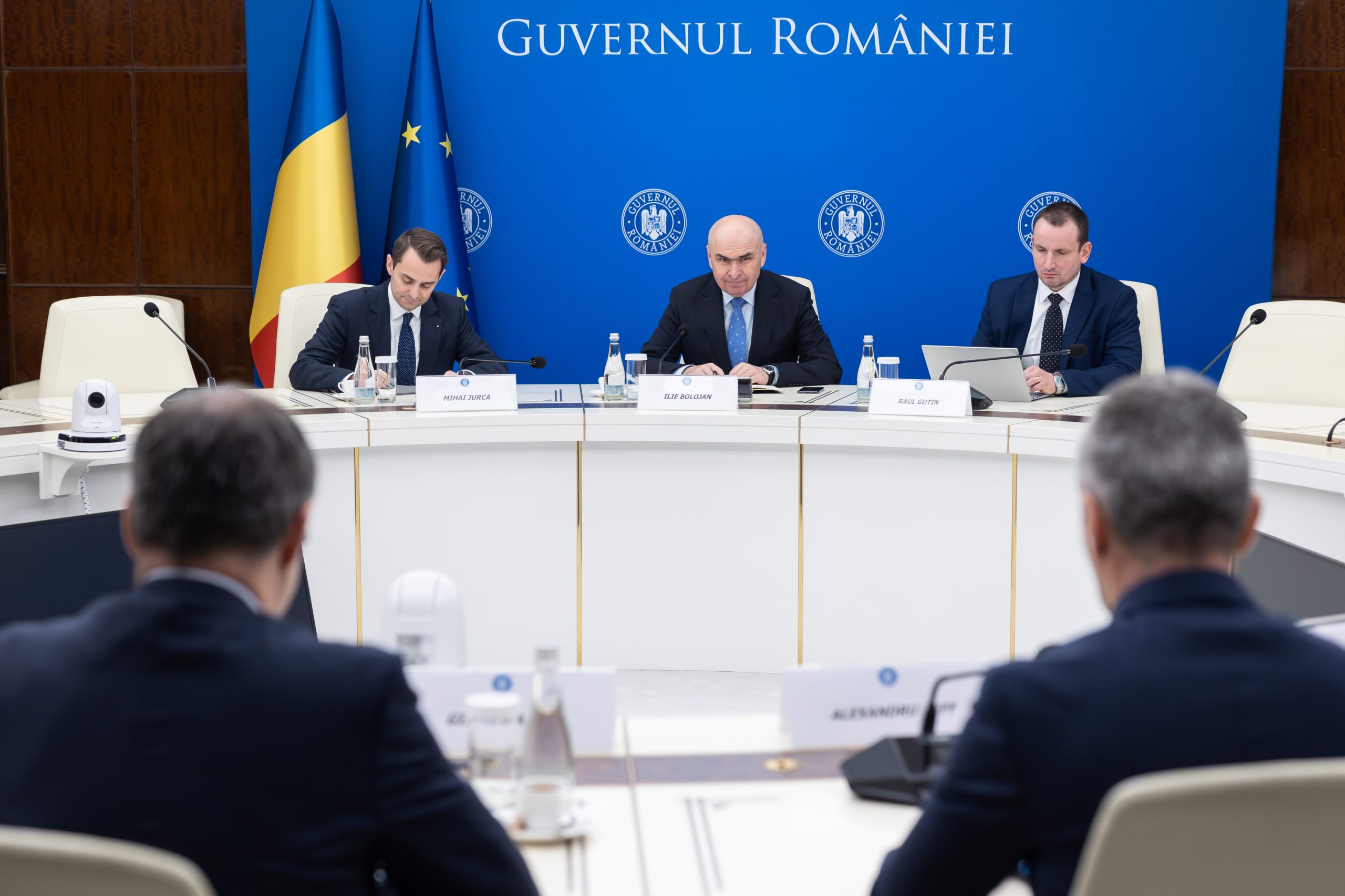 Premierul Bolojan s-a întâlnit cu reprezentanții Consiliului Investitorilor Străini pentru a discuta bugetul de stat pe 2026. Mediul de business cere eliminarea impozitului minim pe cifra de afaceri