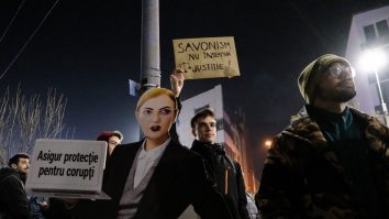A cincea zi de proteste la București, după scandalul din Justiție. Aproape 8.000 de protestatari au ieșit în stradă aseară în Capitală