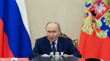 Rusia este pregătită să confirme legal că „nu intenționează” să atace UE sau NATO, după ce Serviciile Secrete ale SUA au avertizat că Putin va continua războiul dincolo de Ucraina