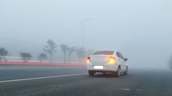 Infotrafic: Ceața densă afectează circulația rutieră în aproape toată țara