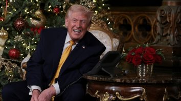 De Crăciun, fii mai bun…Trump le urează Crăciun Fericit tuturor, inclusiv „gunoaielor radicale de stânga”
