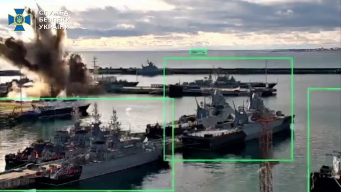 Ucraina a distrus un submarin rusesc staționat în Novorossiysk, în primul atac cu drone subacvatice din istoria țării