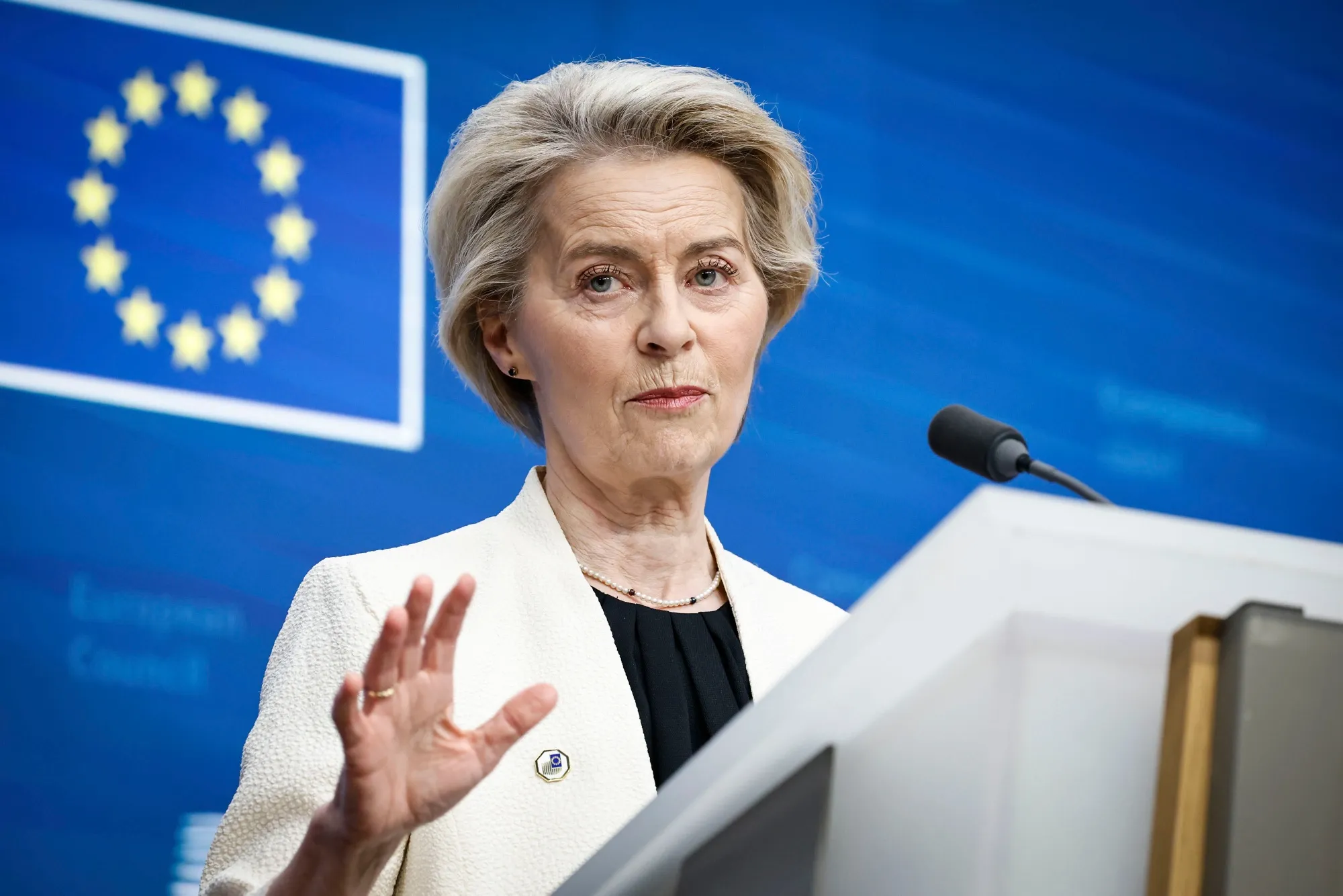 Ursula von der Leyen anunță că Uniunea Europeană „este pregătită să riposteze” la tarifele impuse de Donald Trump în disputa privind Groenlanda