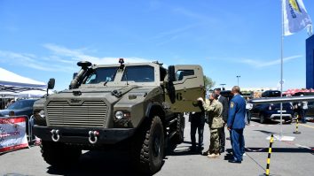 România are primul blindat 4×4 la standarde NATO, dezvoltat în țară, datorită parteneriatului Moreni-BlueSpace Technology. Constantin Pintilie, fondator: „VLAH este doar începutul. Într-o lume aflată în război, România nu își mai permite să depindă exclusiv de importuri”