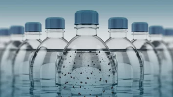 Cercetătorii avertizează că apa îmbuteliată îți aduce 90.000 de microplastice în corp anual