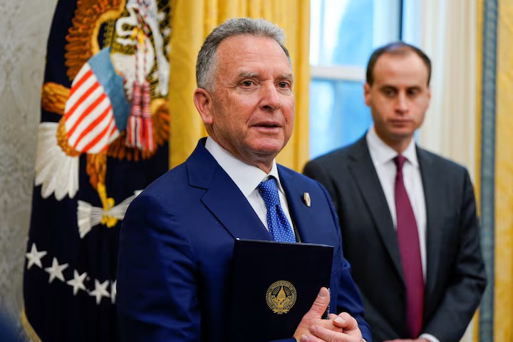 Trimisul special al lui Trump, Steve Witkoff, se întâlnește vineri la Miami cu consilierii de securitate națională ai Ucrainei, Germaniei, Franței și Regatului Unit, înainte de negocierile din weekend cu Rusia. Putin își menține cerințele maximaliste