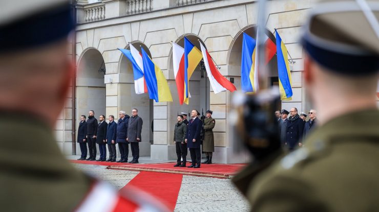 „Fără independența Ucrainei, Rusia va ataca inevitabil Polonia”, avertizează Zelenski în prima întâlnire cu Președintele Poloniei. Karol Nawrocki spune că Trump e „singurul care poate aduce pacea între Rusia și Ucraina”