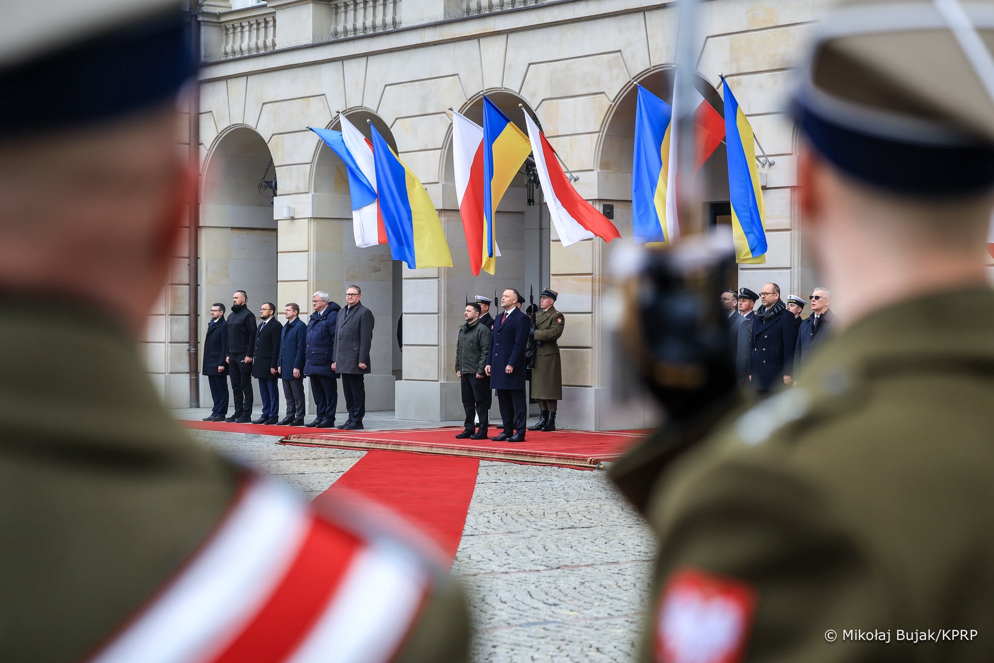 „Fără independența Ucrainei, Rusia va ataca inevitabil Polonia”, avertizează Zelenski în prima întâlnire cu Președintele Poloniei. Karol Nawrocki spune că Trump e „singurul care poate aduce pacea între Rusia și Ucraina”