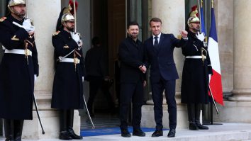 Liderii europeni sar în sprijinul lui Zelenski după negocierile SUA-Ucraina din Florida. Steve Witkoff se pregătește să negocieze planul de pace cu Putin, Macron cere ca Europa să aibă un loc la masa negocierilor