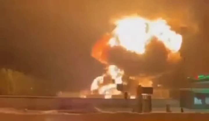 Ucraina a incendiat unul dintre cele mai importante depozite de petrol din regiunea Belgorod din Rusia