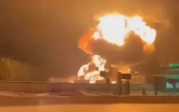 Ucraina a incendiat unul dintre cele mai importante depozite de petrol din regiunea Belgorod din Rusia