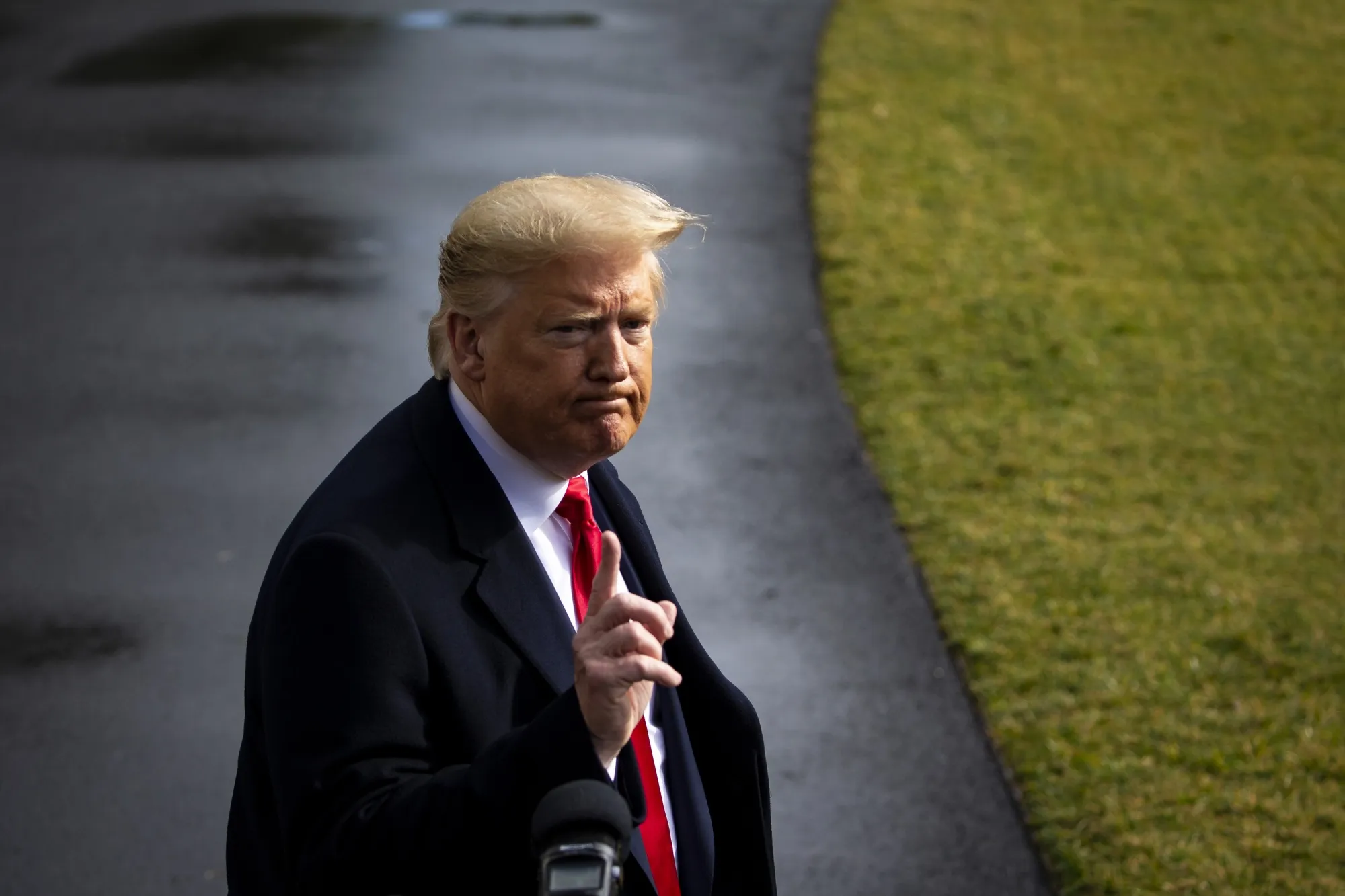 Trump amenință Canada cu tarife de 50% pentru toate avioanele vândute în SUA, acuzând blocarea certificării pentru Gulfstream