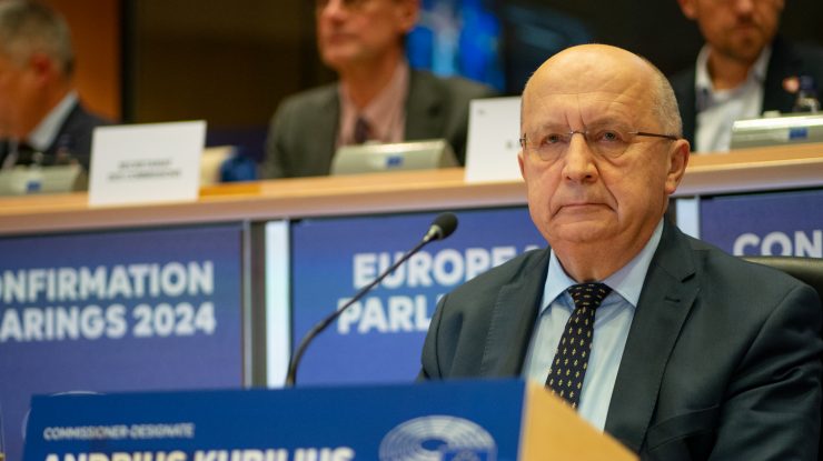 „UE ar trebui să ia în considerare înființarea unei forțe armate comune, care să poată înlocui trupele americane din Europa”, spune comisarul european pentru Apărare. Andrius Kubilius propune și crearea unui Consiliu European de Securitate