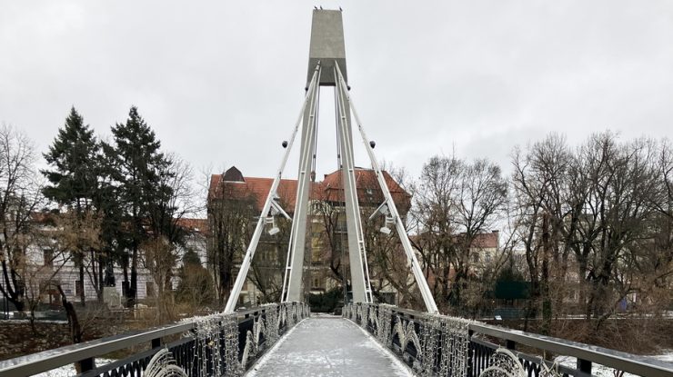Singurul pod din Oradea dotat cu un sistem de degivrare a înghețat. Podul Intelectualilor are o vechime de 150 de ani