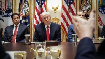 Timpul Iranului de a negocia cu SUA se scurge. Forțele americane din Orientul Mijlociu așteaptă doar ordinul lui Trump pentru a ataca