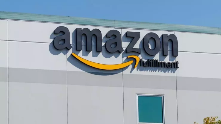 Amazon concediază 16.000 de angajați și închide mai multe magazine fizice. Unii angajați au primit din greșeală un e-mail privind concedierea