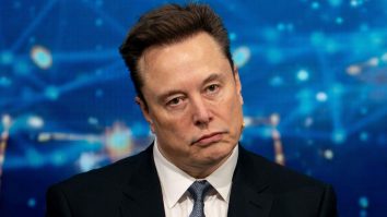 Elon Musk a restricționat Grok AI doar pentru abonați. Scandalul cu deepfake-uri sexuale ar putea duce la blocarea X în Marea Britanie