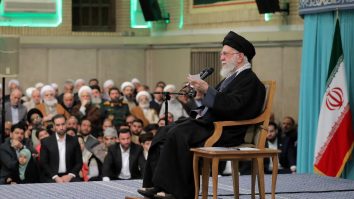 Liderul Suprem al Iranului, Ali Khamenei, îl numește pe Trump „criminal” și îl acuză pentru cele mai sângeroase proteste din ultimele decenii din Iran: „America vrea să devoreze Iranul. Nu vom lăsa criminalii internaționali să scape”
