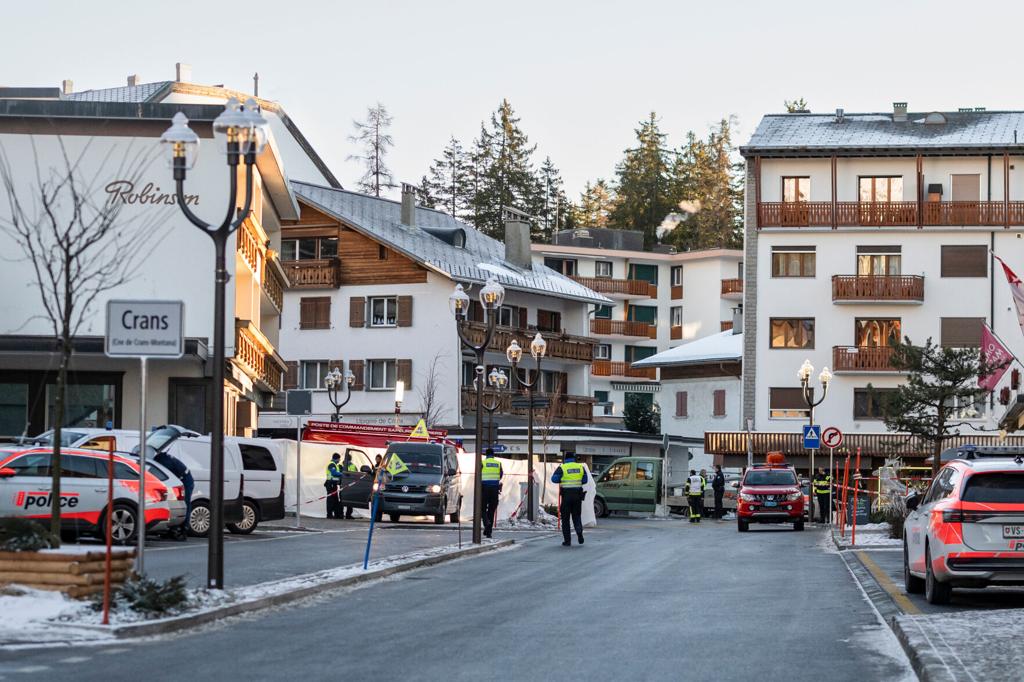 Raed Arafat: „Multe dintre procedurile aplicate la tragedia din Crans-Montana au fost create după Colectiv”. 47 de persoane au murit în incendiul izbucnit într-un bar din Elveția. România trimite o aeronavă militară pentru a transporta șase pacienți cu arsuri grave la Paris