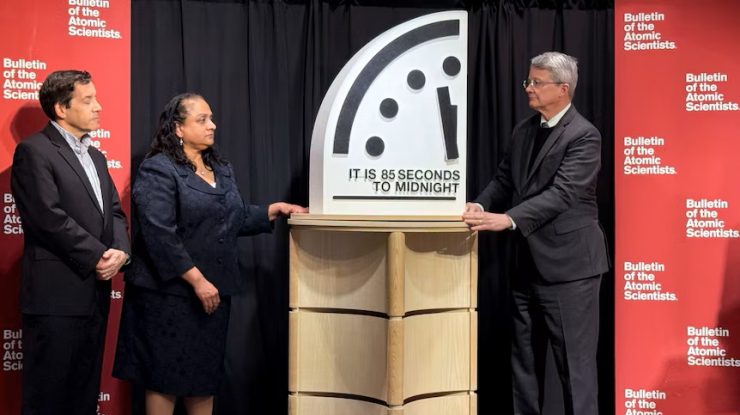 „Ceasul Apocalipsei” a fost resetat la 85 de secunde de catastrofă. Omenirea se află în cel mai periculos punct din istorie