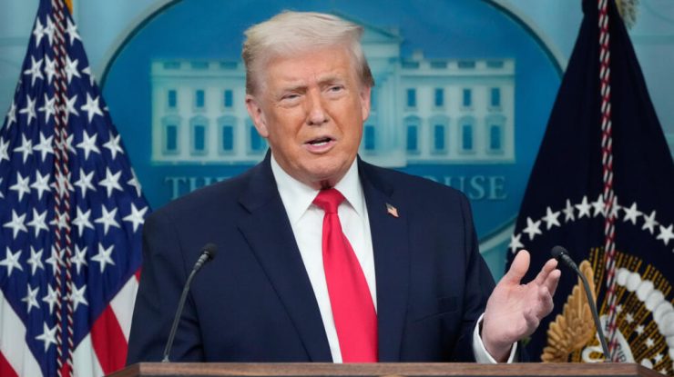 Trump își laudă tarifele și promite să preia Groenlanda, în discursul său la 1 an de mandat: „Veți afla cât de departe sunt dispus să merg. Macron și Starmer sunt duri doar când nu sunt eu prin preajmă”