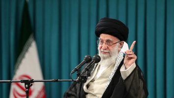 Iran amenință cu „război total” în cazul oricărui atac lansat de Statele Unite: „Totul este în stare de alertă maximă”