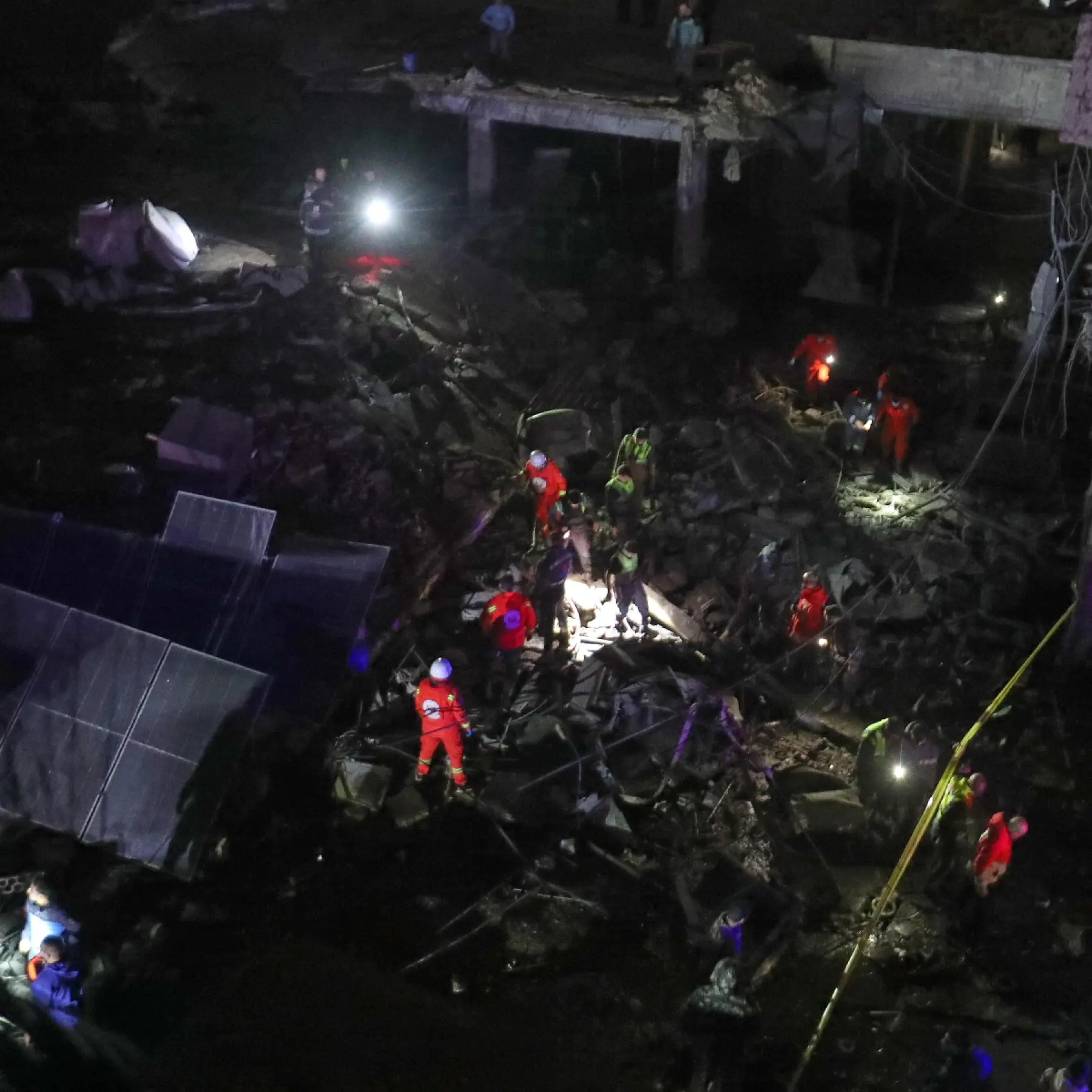 Israel a lansat atacuri în sudul și estul Libanului, inclusiv în Sidon. Armata israeliană spune că a vizat infrastructura Hezbollah și Hamas