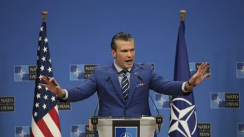 Secretarul american de Război, Pete Hegseth, va lipsi de la reuniunea miniștrilor Apărării ai NATO, spun surse Reuters. Administrația Trump se îndepărtează tot mai mult de Alianța Nord-Atlantică