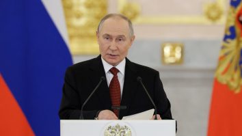 Putin face pe mediatorul în conflictul din Iran, în timp ce Trump amenință cu un nou atac devastator. Președintele rus a avut discuții telefonice cu Netanyahu și Pezeshkian
