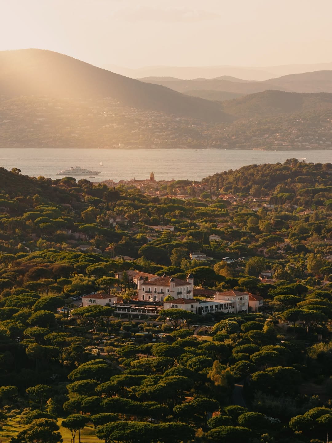 Sezonul 4 al serialului „The White Lotus” va fi filmat într-un castel de lux din Saint-Tropez