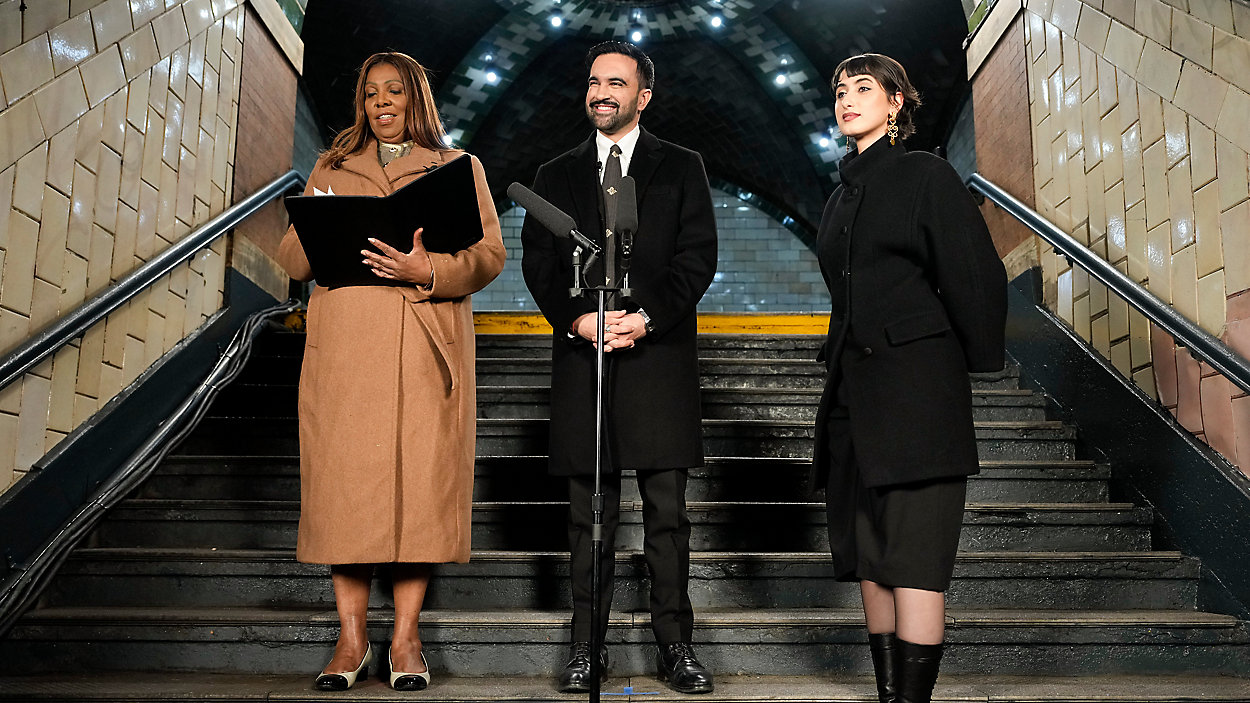 Zohran Mamdani a preluat oficial funcția de primar al celui mai mare oraș din SUA: „Voi guverna ca socialist democrat. Nu voi renunța la principiile mele de frica să nu fiu numit radical”