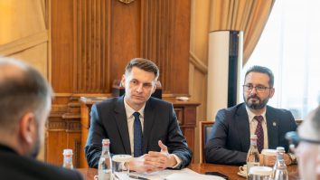 România va fi hub logistic pentru reconstrucția Ucrainei. Președintele Senatului, Mircea Abrudean: „România, Republica Moldova și Ucraina vor să înființeze o Cameră de Comerț Trilaterală”