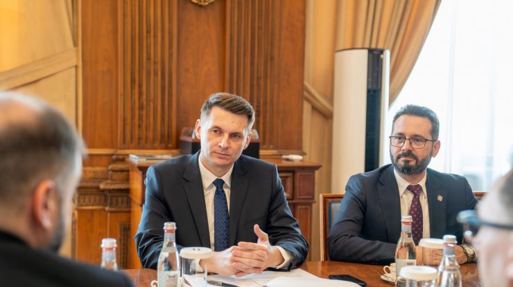 România va fi hub logistic pentru reconstrucția Ucrainei. Președintele Senatului, Mircea Abrudean: „România, Republica Moldova și Ucraina vor să înființeze o Cameră de Comerț Trilaterală”