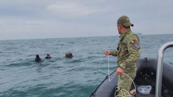 Scafandrii militari români au neutralizat o mină marină eșuată pe plaja din zona poligonului Midia, anunță MApN. Este a opta mină distrusă de la începutul războiului din Ucraina