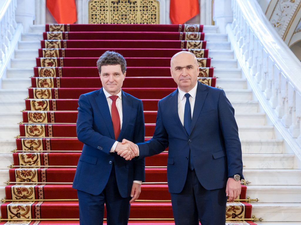 Un sondaj INSCOP dezvăluie că 70% dintre români nu au încredere în Nicușor Dan, iar procentele sunt la fel de proaste pentru Guvern și Parlament. Bogdan Hofbauer, editor Aleph News: „Sunt cifrele groazei pentru clasa politică. Românii sunt revoltați, nemulțumiți”