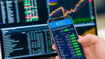 Bursă. Indicele BET ricoşează din maxime şi scade cu 1,4% după prima intrare în recesiune tehnică a României din ultimii şase ani. Dinamica de săptămâna trecută, plus 2%