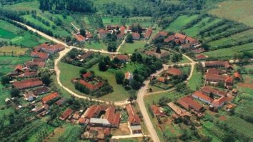 Charlottenburg, singurul sat rotund din România, va fi restaurat în mod tradițional prin fonduri PNRR